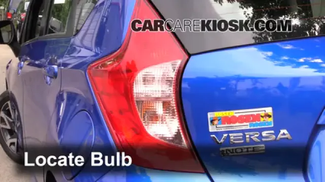 2015 Nissan Versa Note S 1.6L 4 Cyl. Éclairage Feu clignotant arrière (remplacer l'ampoule)
